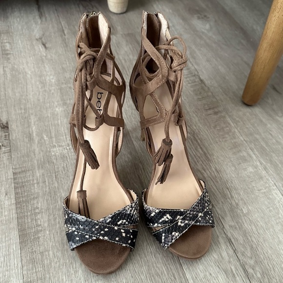 BEBE Lea Tassel Tie Faux Suede Open Toe High Heels Tan Size 8 - Picture 3 of 11